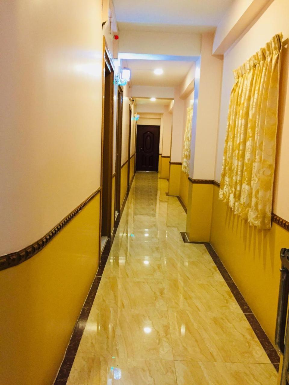 C & Y Hotel Янгон Екстериор снимка