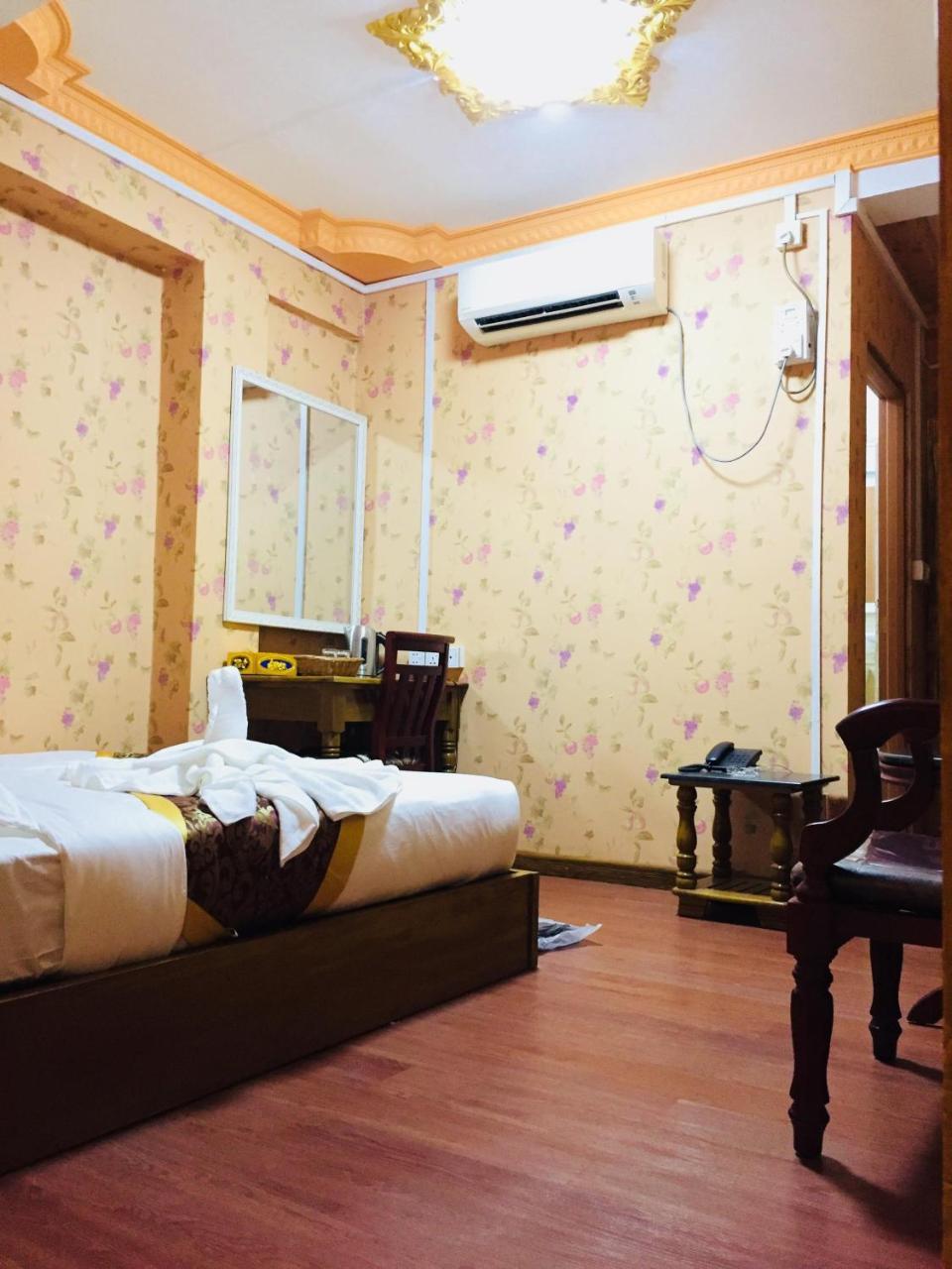 C & Y Hotel Янгон Екстериор снимка