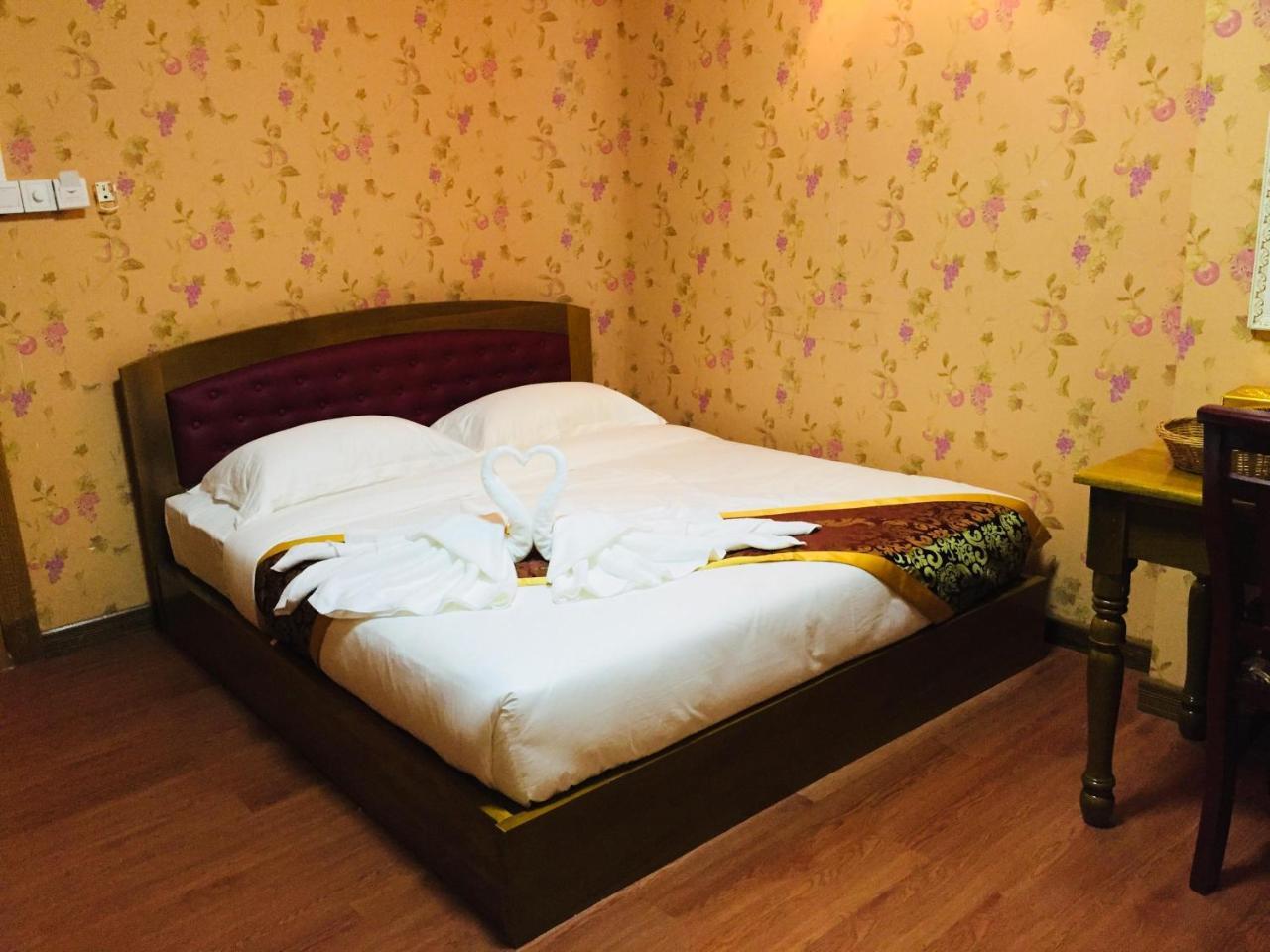 C & Y Hotel Янгон Екстериор снимка