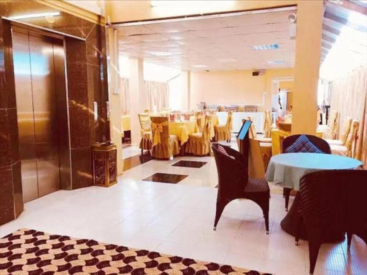 C & Y Hotel Янгон Екстериор снимка