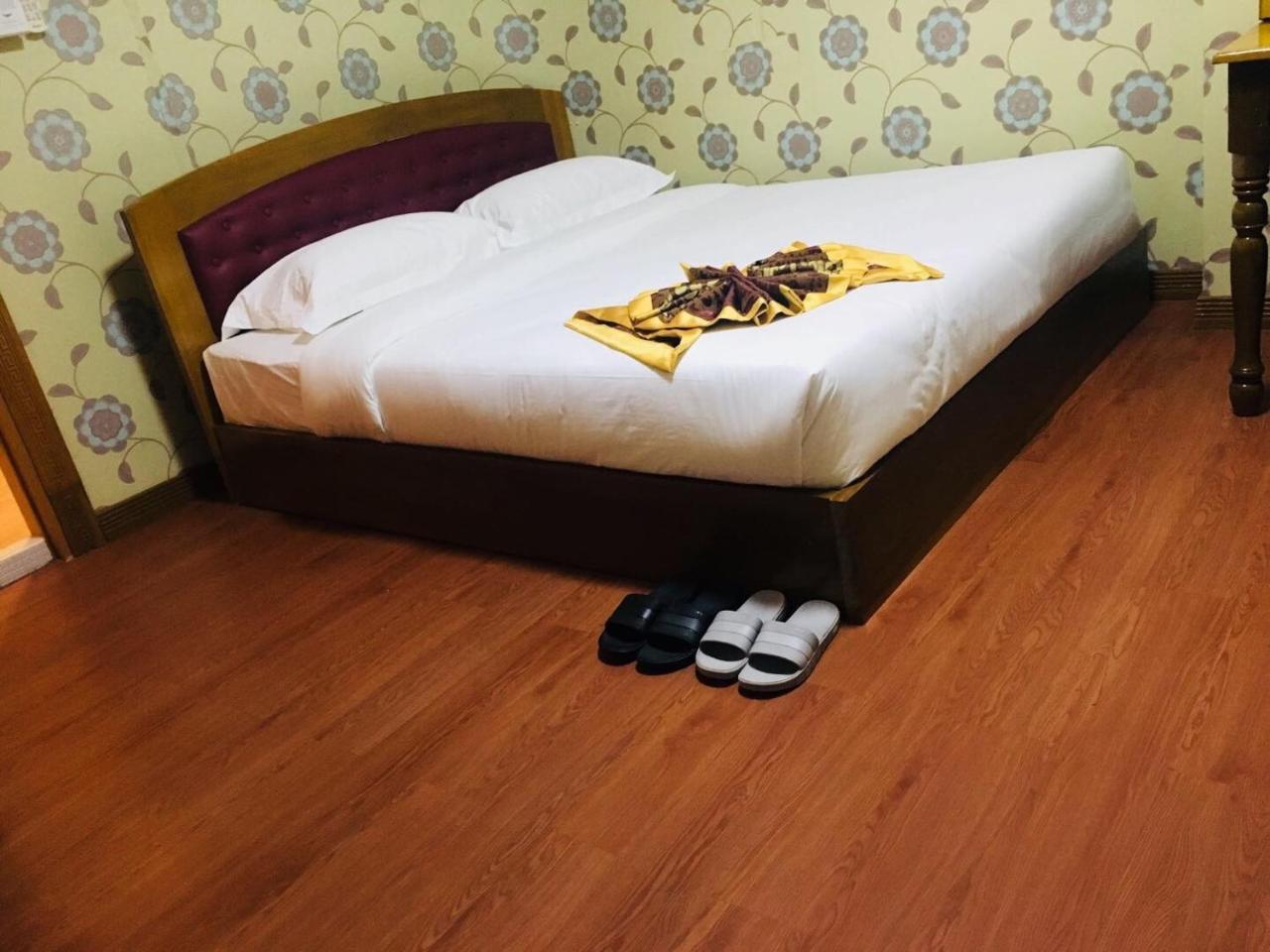 C & Y Hotel Янгон Екстериор снимка