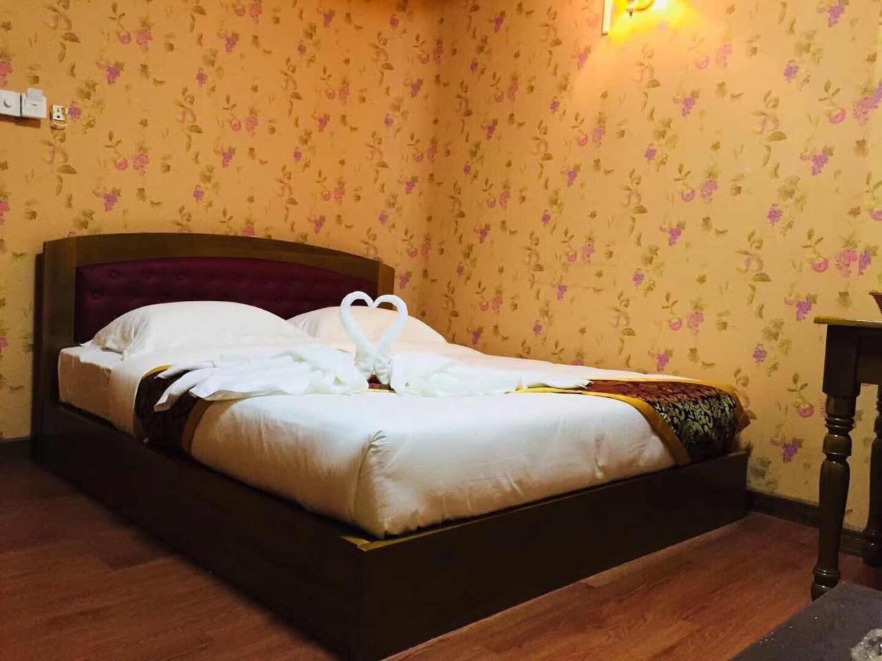 C & Y Hotel Янгон Екстериор снимка