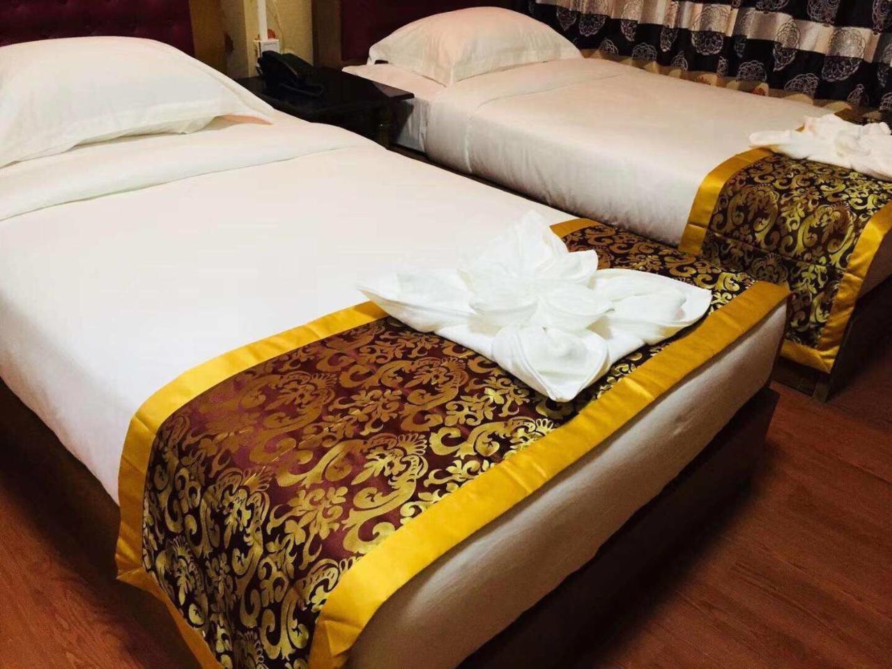 C & Y Hotel Янгон Екстериор снимка