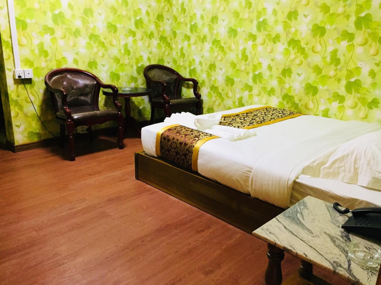 C & Y Hotel Янгон Екстериор снимка